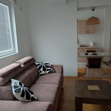 Apartman Roko 2 *